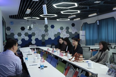 大数据与信息产业学院与华娱众禾教育科技公司开展校企合作座谈交流